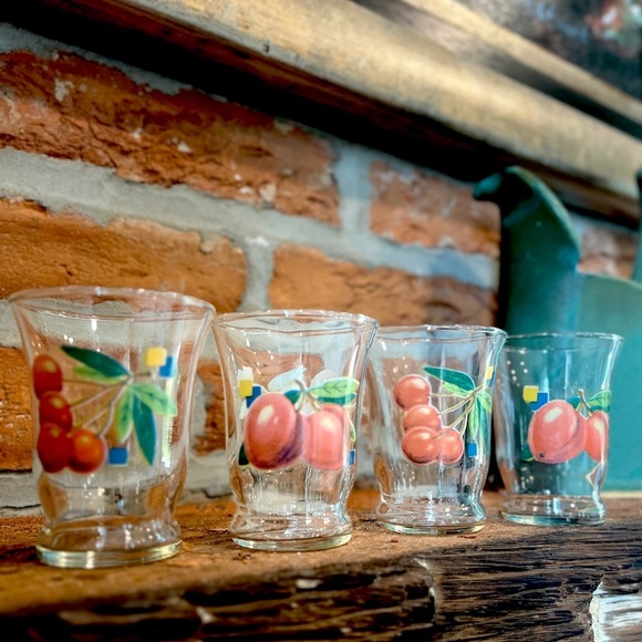 Vintage Mid-Century Cherry Fruit Pattern Cordial Shot Glasses- set of 4 - Picture 2 of 8
